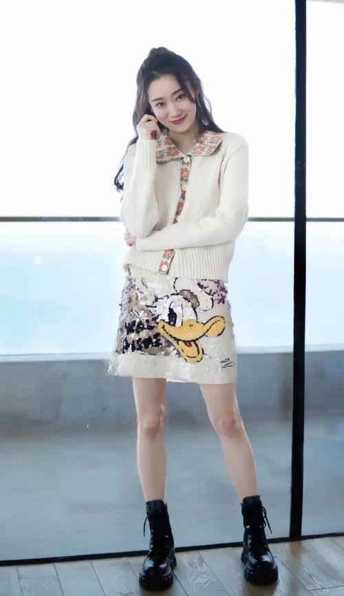 娱乐圈吃瓜张小斐小说,张小斐的瓜田秘事